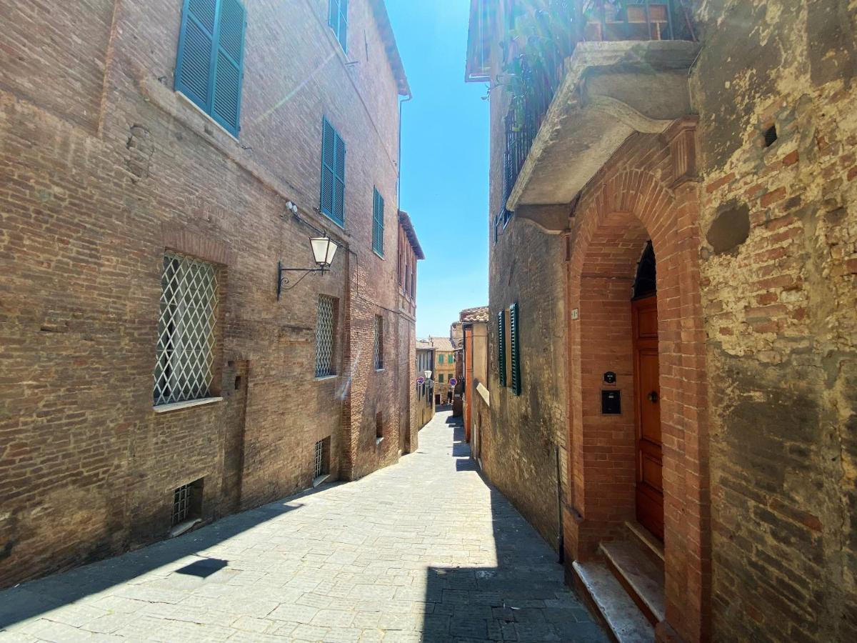 La Fonte-With Balcony Close By Piazza Del Campo Siena Exterior photo